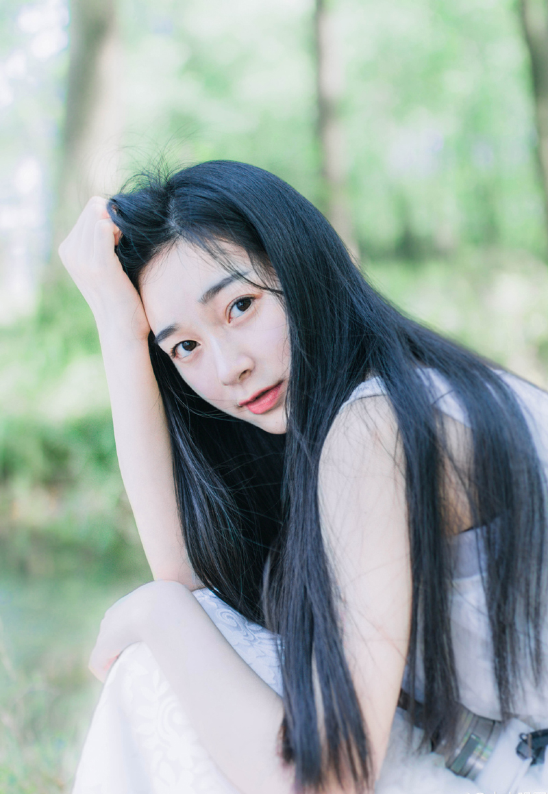 “只是没想到，时间过得这么快！连他最后一面都没能见到。”小乔叹了口气，这一转眼，从被吕布劫走到现在，已经快十年了，脑海中，周瑜长什么样，她都快要忘记了，想到这里，小乔也不由的有些怅然。